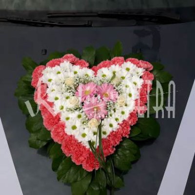 Svatební aranžmá na auto ve tvaru srdce č. 169