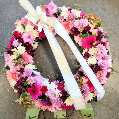 Smuteční věnec vypichovaný č. 28