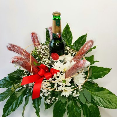 Aranžmá s pivem a klobásami Albert