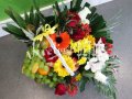 Geschenkkorb mit Obst und Blumen Nikoleta