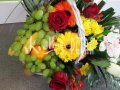 Geschenkkorb mit Obst und Blumen Nikoleta