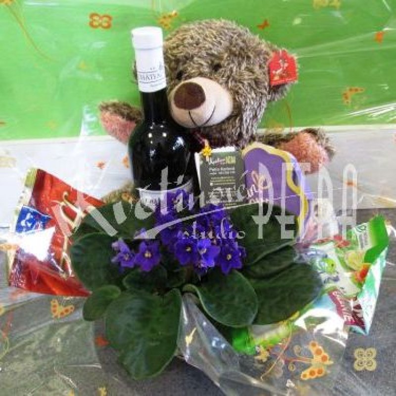 Gift basket with wine, teddy bear and candies Adina