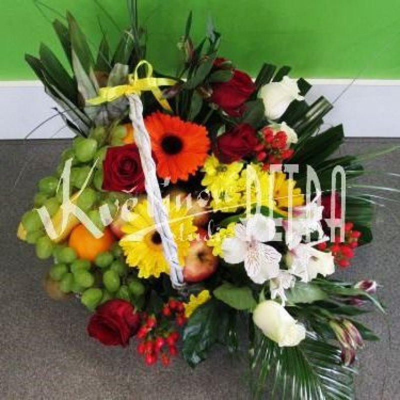 Geschenkkorb mit Obst und Blumen Nikoleta