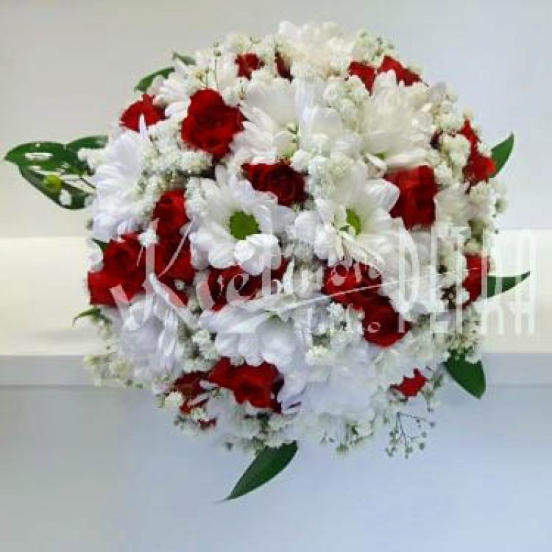 Round Wedding Bouquet of Roses and Chrysanthemum No. 576