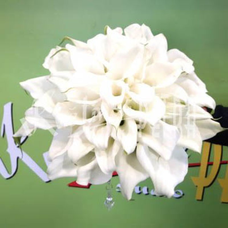 Hochzeitsstrauß rund aus Calla-Lilien Nr.561