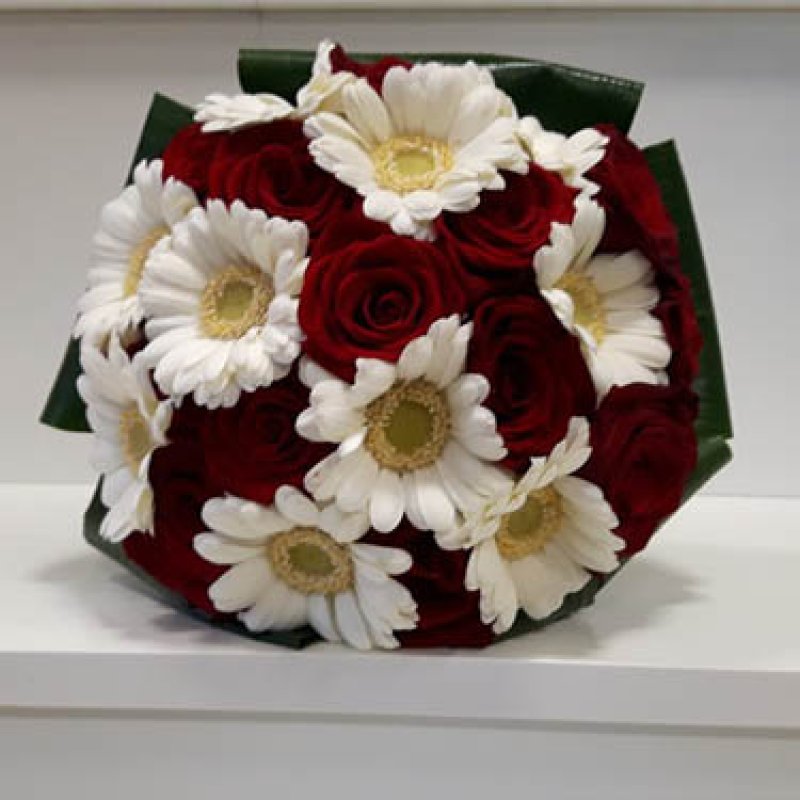 Hochzeitsstrauß rund aus Gerbera und Rosen Nr. 543