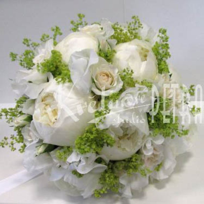 Hochzeitsstrauß runde weiße Pfingstrosen Nr. 532