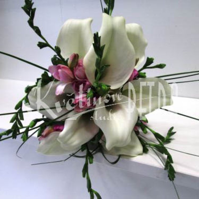 Весільний букет круглий з калл та фрезій №525