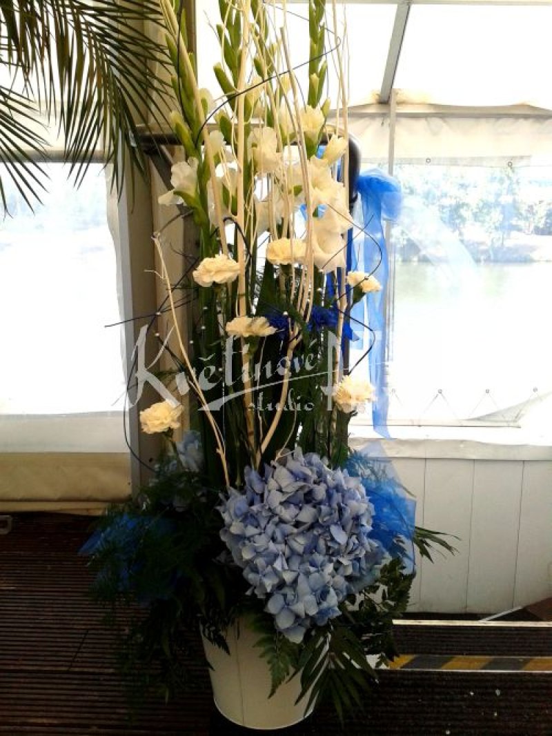 Květinové aranžmá z gladiolů, hortenzie a karafiátů č. 93.A
