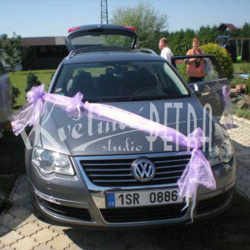 Wedding arrangement for car No. 154