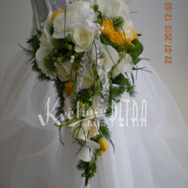 Wedding bouquet overhanging No. 262