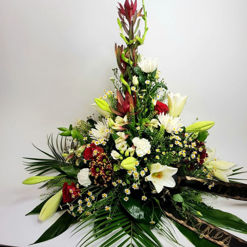 Pierced funeral bouquet No. 39