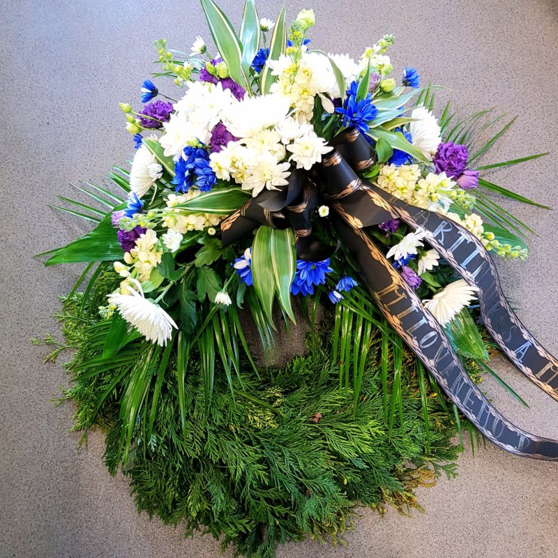 Trauerkranz weiß-blau Nr. 45