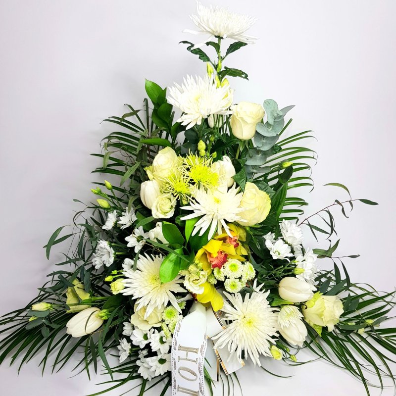 Pierced funeral bouquet No. 38