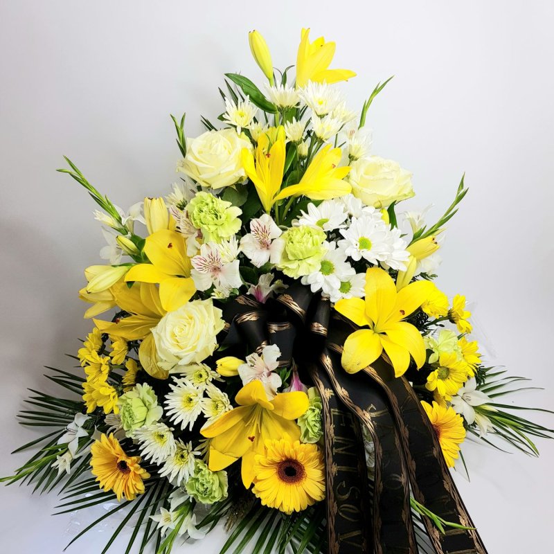 Pierced funeral bouquet No. 34