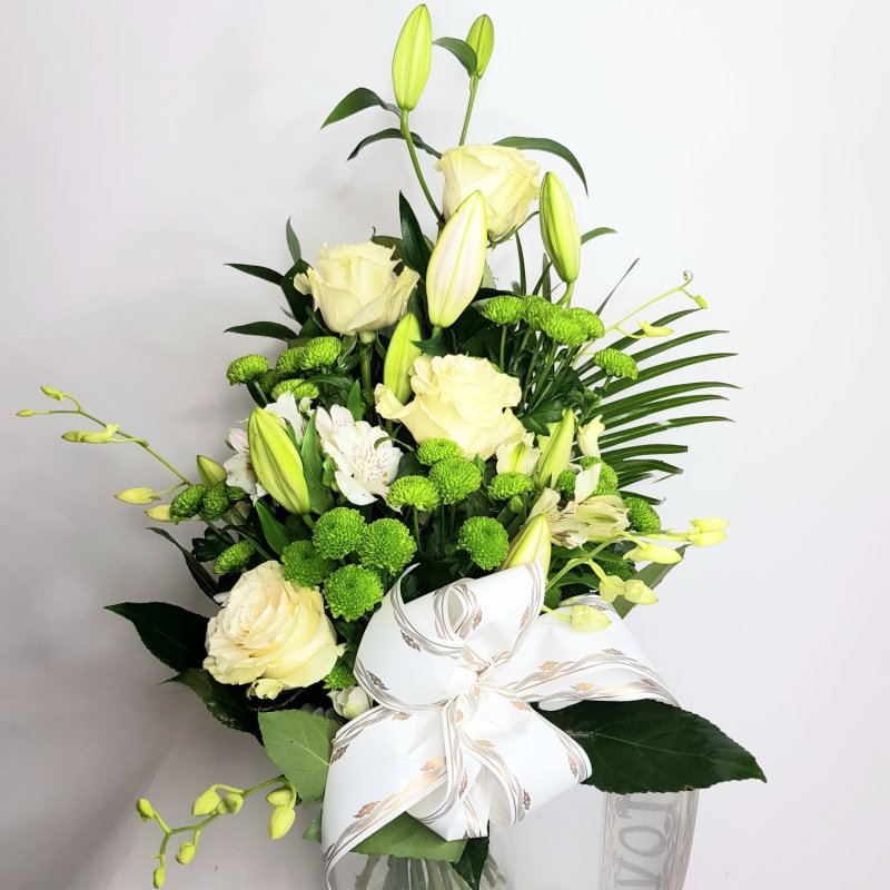 Funeral bouquet tied in hand No. 7