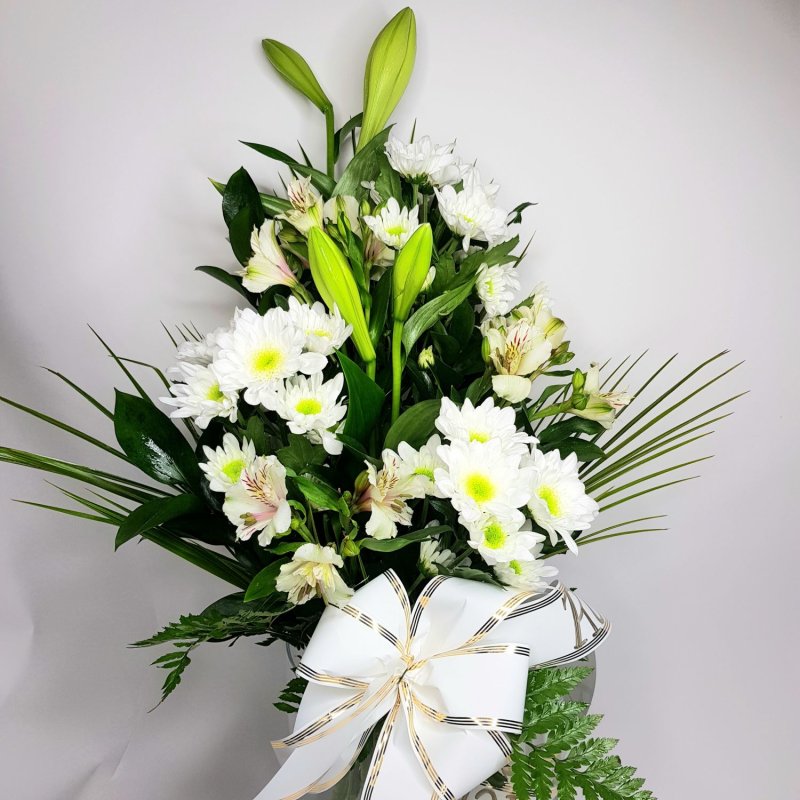 In der Hand gebundener Trauerstrauß Nr. 3