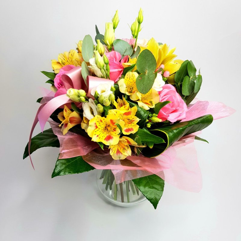 Dárková kytice z růží a alstromerií Slavěna